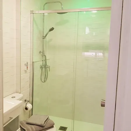 Con Piscina En דירה