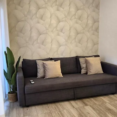 Apartment Con Piscina En *
