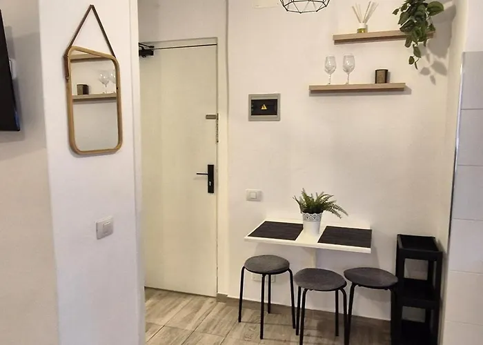 Apartment Con Piscina En *