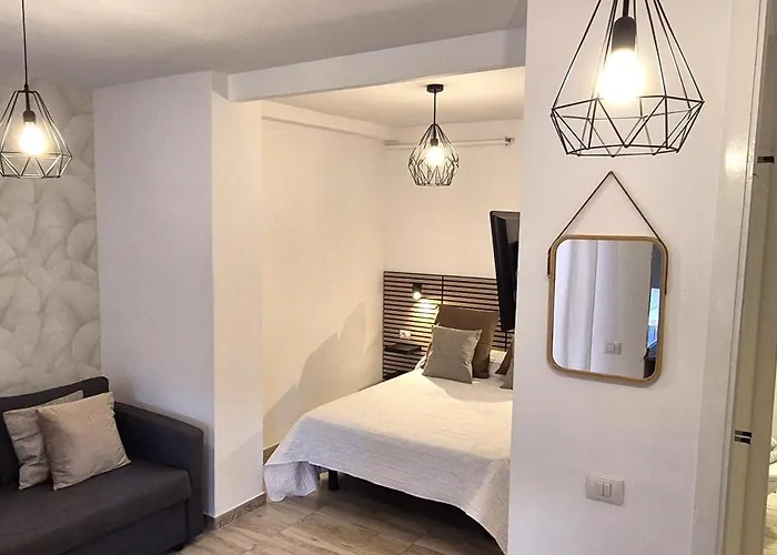 Con Piscina En 公寓 *