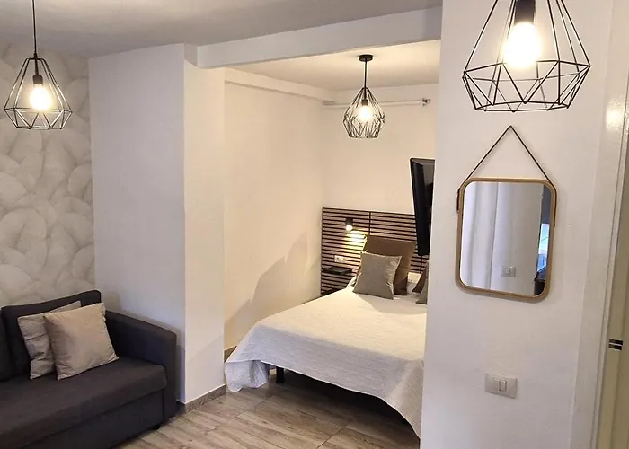 Con Piscina En 公寓 *